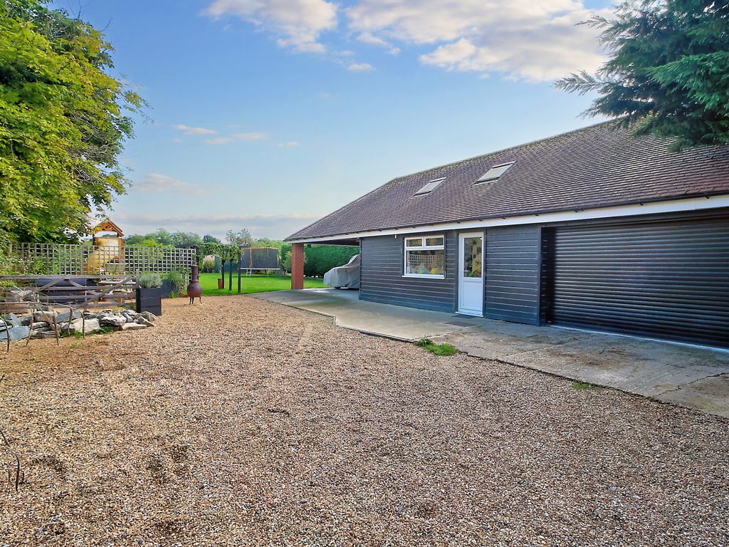 3 bed semidetached house for sale in Reading Road, SherfieldOnLoddon