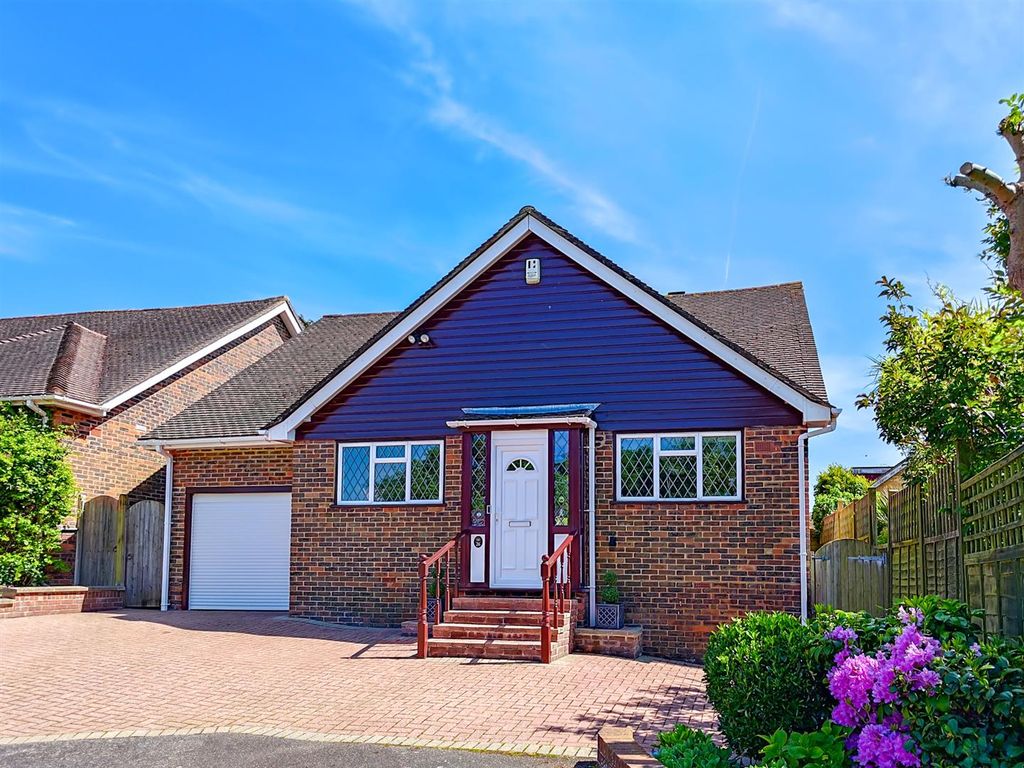 3 bed detached bungalow for sale in Alfriston Park, Seaford BN25, £