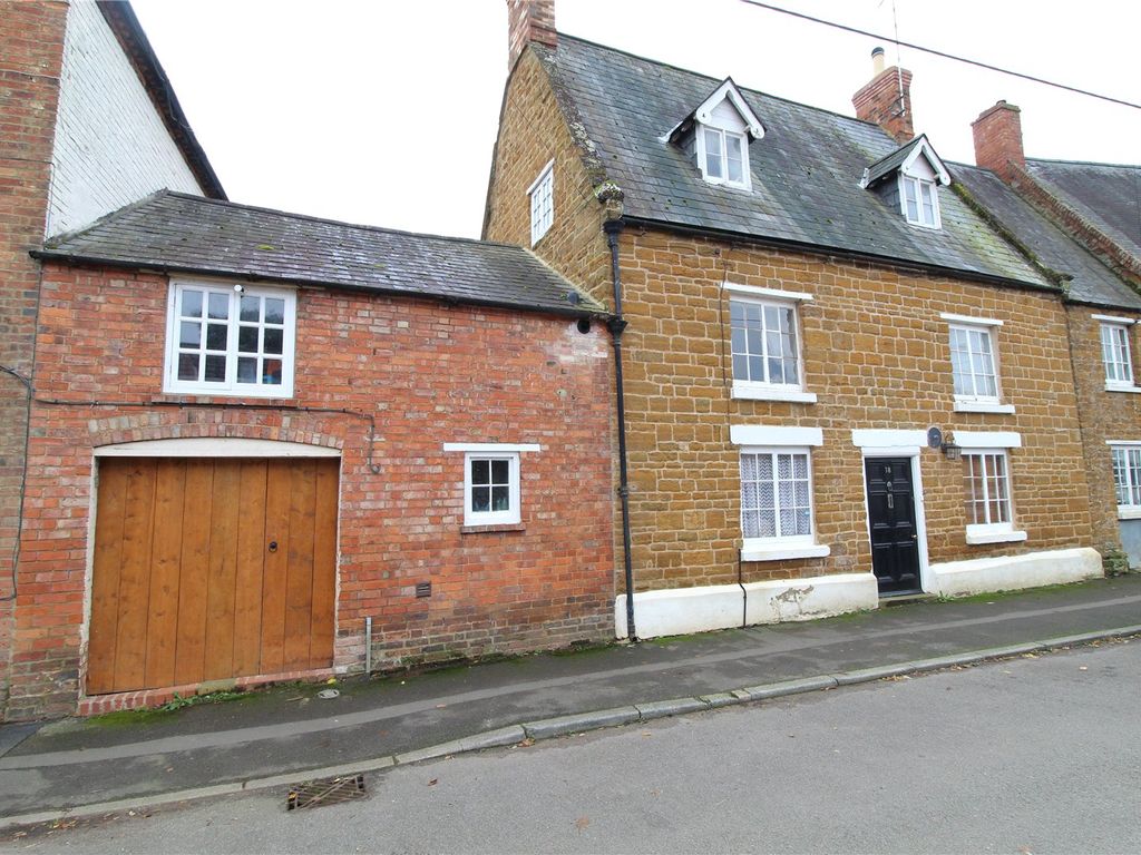 5 bed terraced house for sale in West Street, Weedon, Northamptonshire