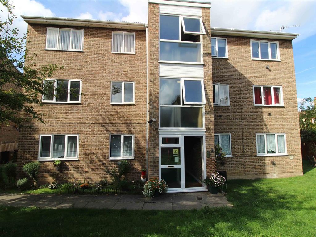 2 bed flat to rent in Jengar Close, Sutton SM1 Zoopla