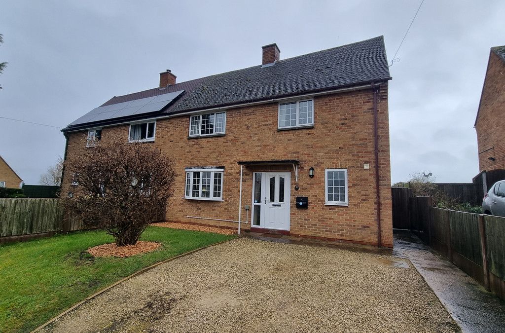 3 bed semidetached house for sale in Hill Close, Northend CV47, £