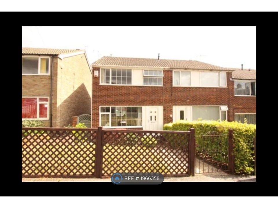 3 bed end terrace house to rent in Tennyson Street, Pudsey LS28, £1,100