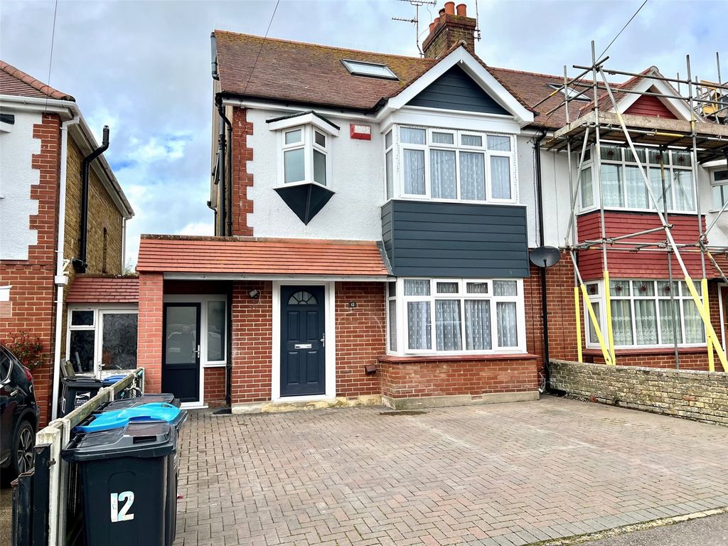 5 bed semidetached house to rent in Queens Gate Road, Ramsgate, Kent