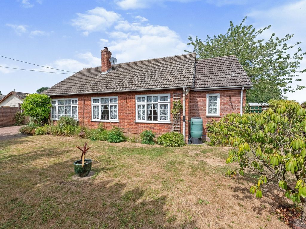 3 bed detached bungalow for sale in Burston Road, Shimpling, Diss IP21