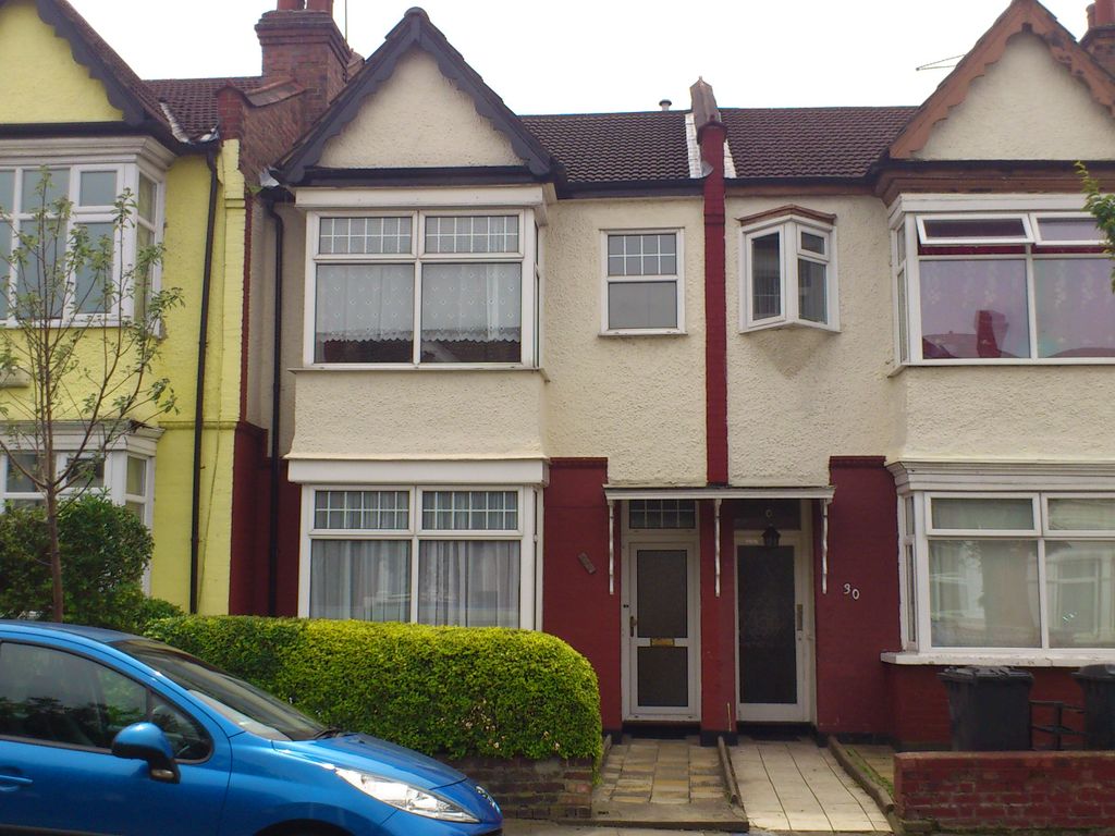 3 bed terraced house to rent in Montagu Road, Hendon NW4, £2,300 pcm