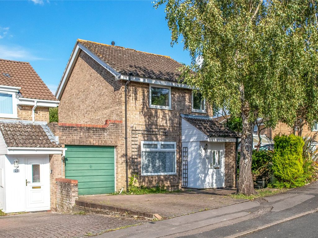 3 bed linkdetached house to rent in Belsay, Toothill, Swindon
