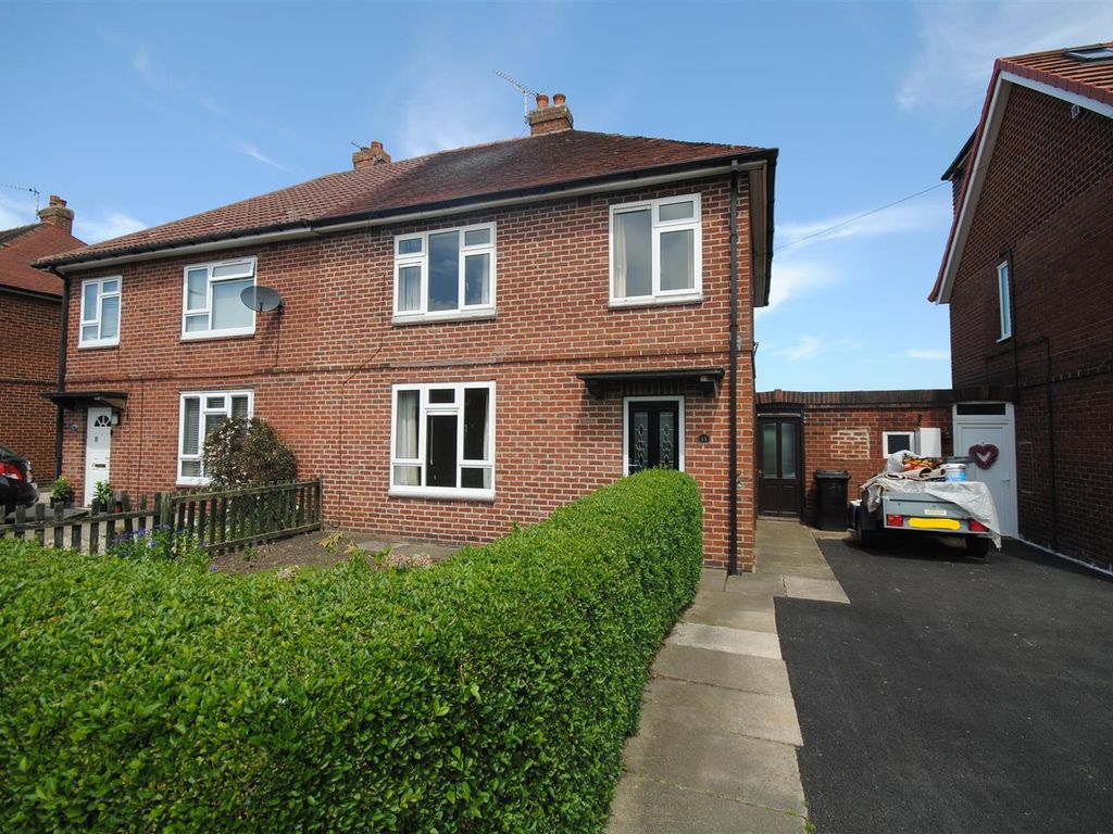 3 bed semidetached house for sale in Lime Tree Crescent, Kippax, Leeds