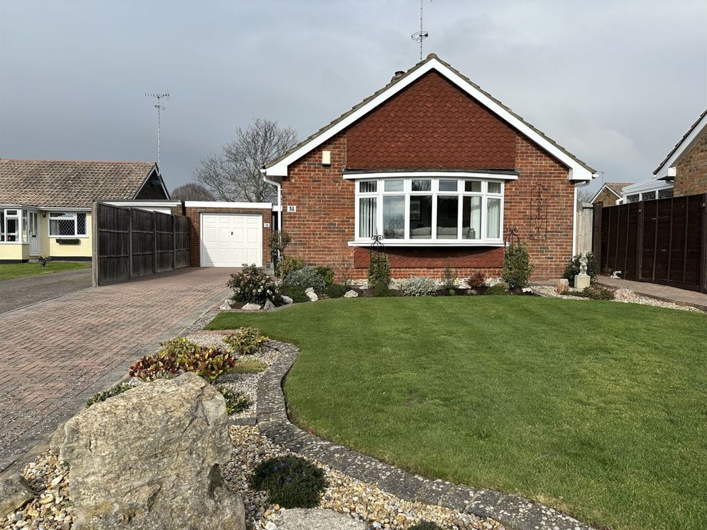 3 bed detached bungalow for sale in Greenacres Ring, Angmering BN16