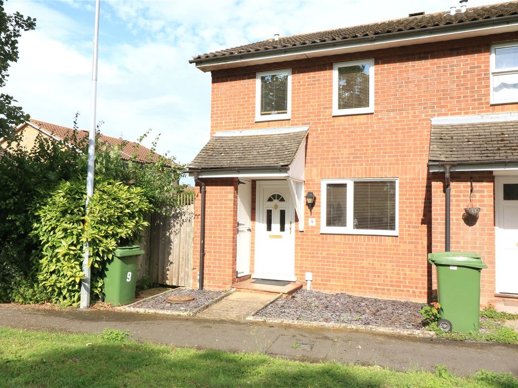 3 bed semidetached house to rent in Melton Close, Wymondham, Norfolk