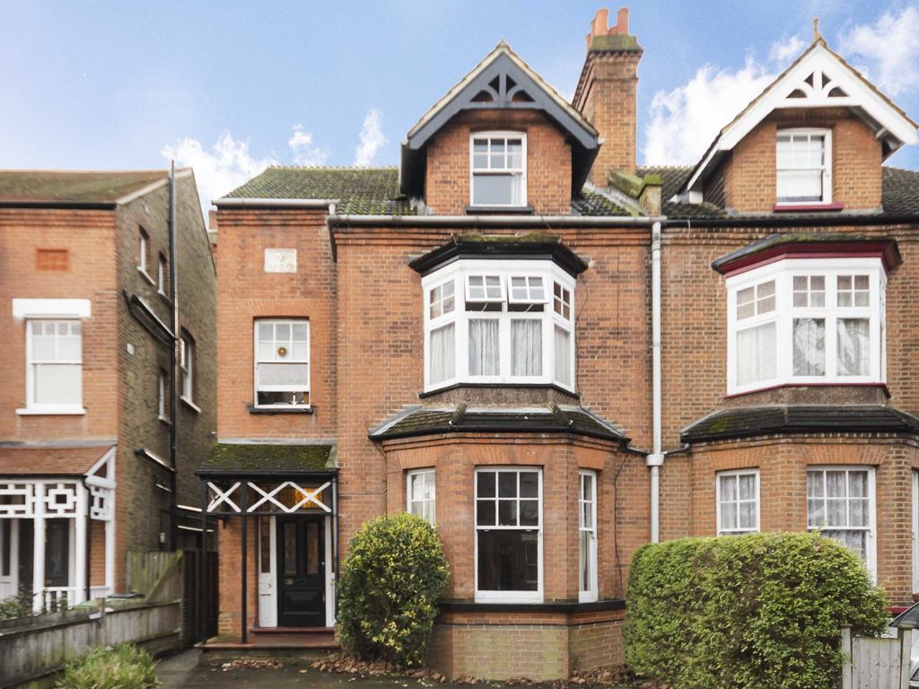 2 bed flat to rent in Victoria Avenue, Surbiton KT6, £1,550 pcm Zoopla