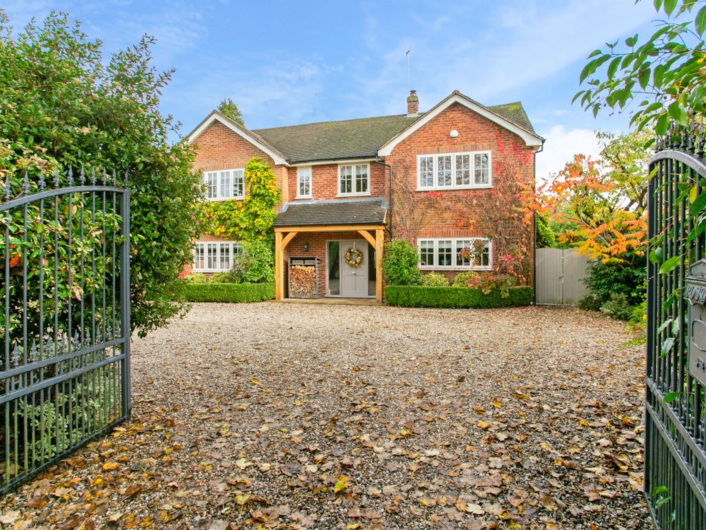 5 bed detached house for sale in Mill Road, Lower Shiplake RG9, £
