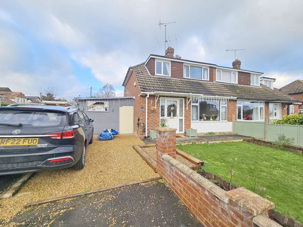 3 bed semidetached house for sale in Leyland Gardens, Shinfield