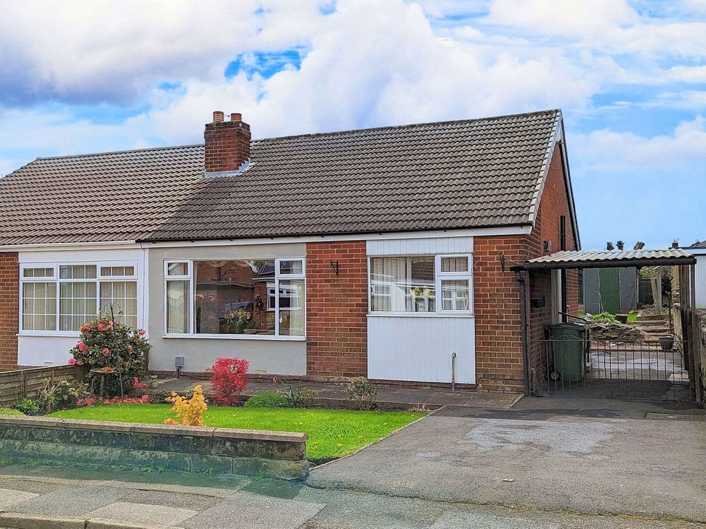 2 bed semidetached bungalow for sale in Lee Side Road, Batley WF17, £