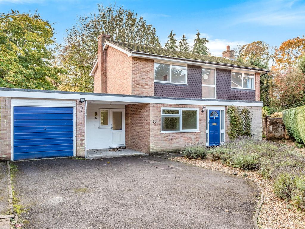 4 bed property to rent in Clarewood Drive, Camberley GU15, £2,650 pcm