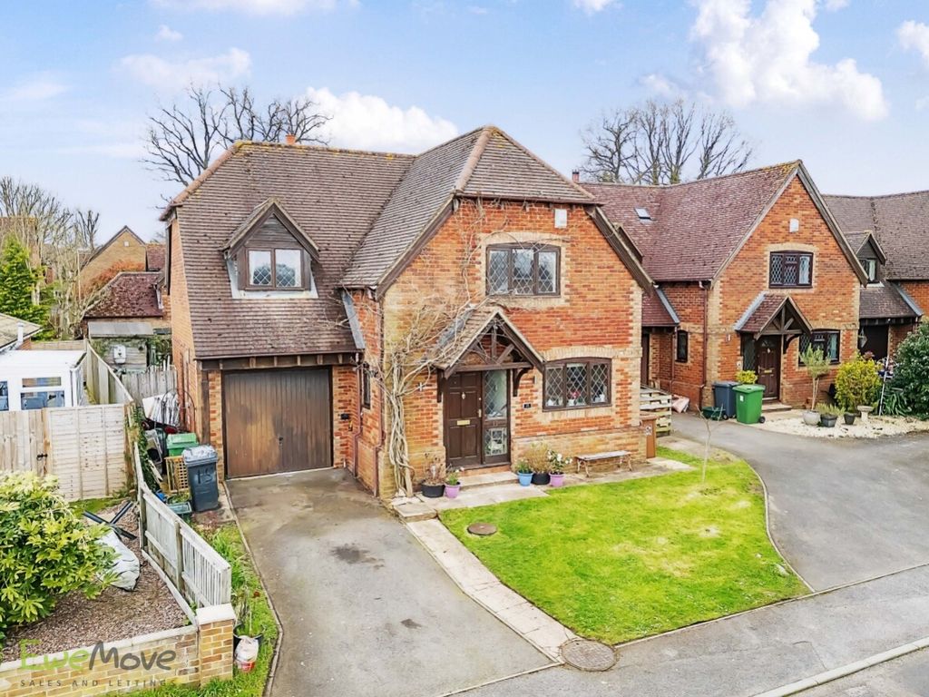 4 bed detached house for sale in Swains Close, Tadley, Hampshire RG26, £480,000 Zoopla