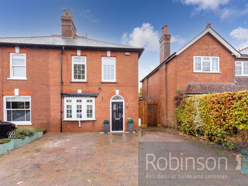 3 bed semidetached house for sale in Cannon Court Road, Maidenhead