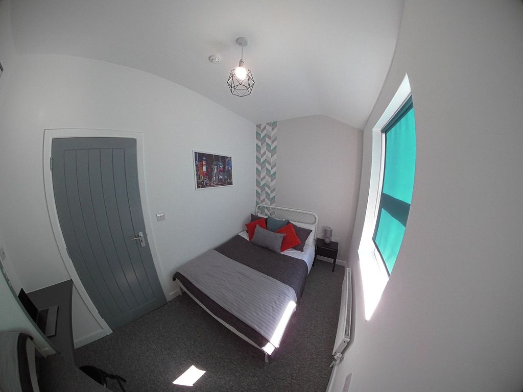 Room to rent in Bicester Road, Aylesbury HP19, £625 pcm Zoopla