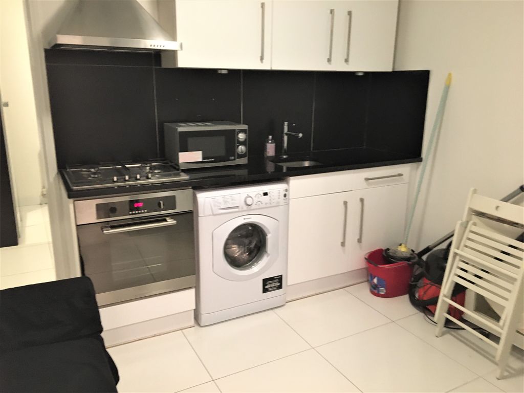1 bed flat to rent in Rita Road, Vauxhall SW8, £1,517 pcm Zoopla