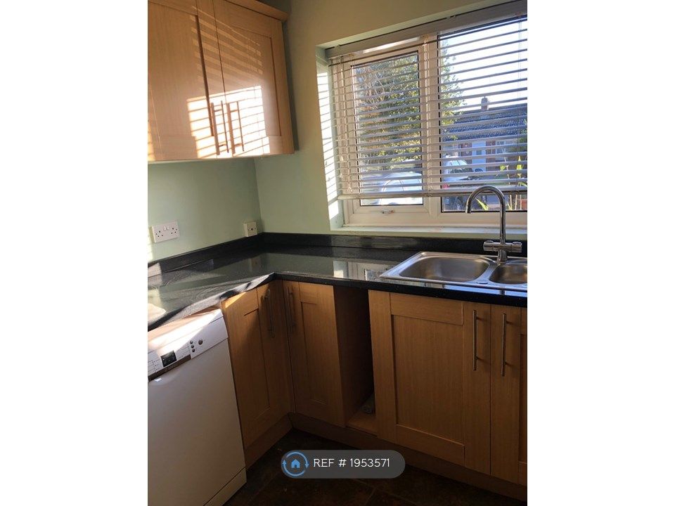 3 bed terraced house to rent in Hightown Gardens, Ringwood BH24, £1,400