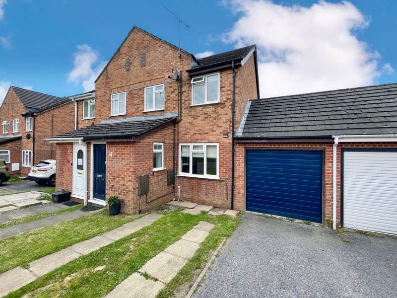 3 bed semidetached house for sale in Miersfield, High HP11