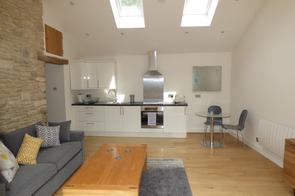 Studio to rent in Sherborne Street, Lechlade GL7, £650 pcm Zoopla
