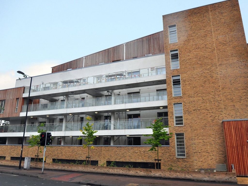 1 bed flat to rent in Lea House, 1 Kidwells Close, Maidenhead