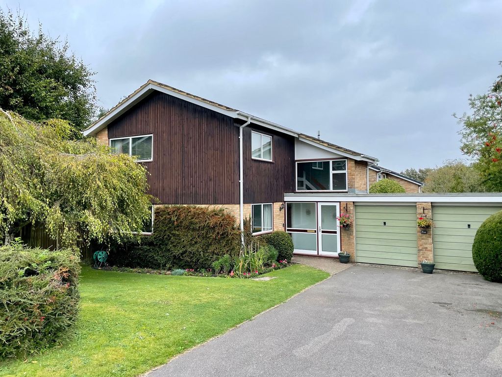 4 bed detached house for sale in Lupin Close, Basingstoke RG22, £