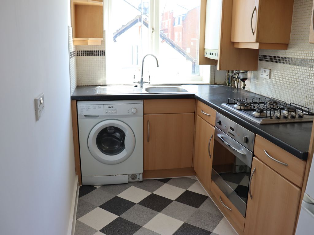 1 bed end terrace house for sale in Walton Road, Woking GU21 Zoopla