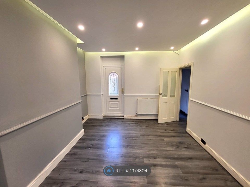 2 bed terraced house to rent in Wallace Street, Liverpool L9, £750 pcm