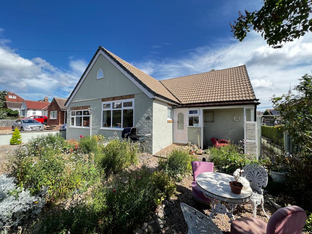 4 bed detached house for sale in Betton Rise, East Ayton, Scarborough