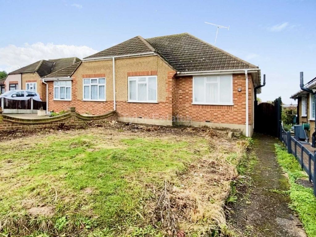 2 bed bungalow for sale in Burstead Drive, Billericay CM11 Zoopla