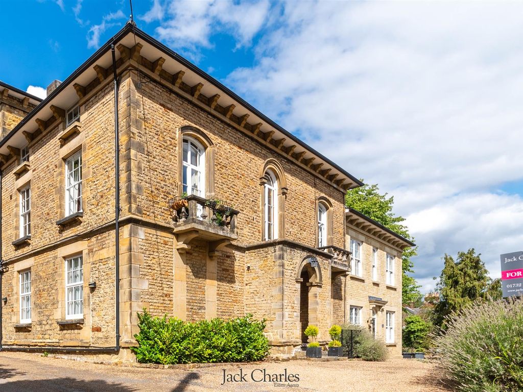 2 bed flat for sale in Bordyke, Tonbridge TN9 Zoopla