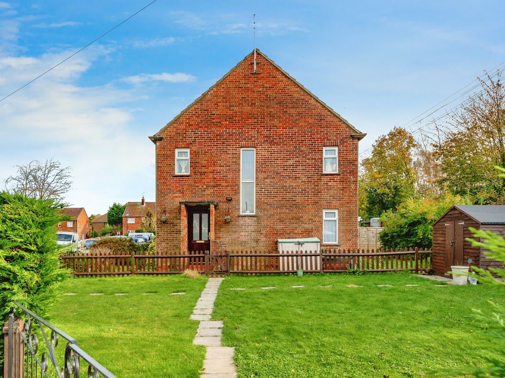 2 bed for sale in Covert Mead, Handcross, Haywards Heath