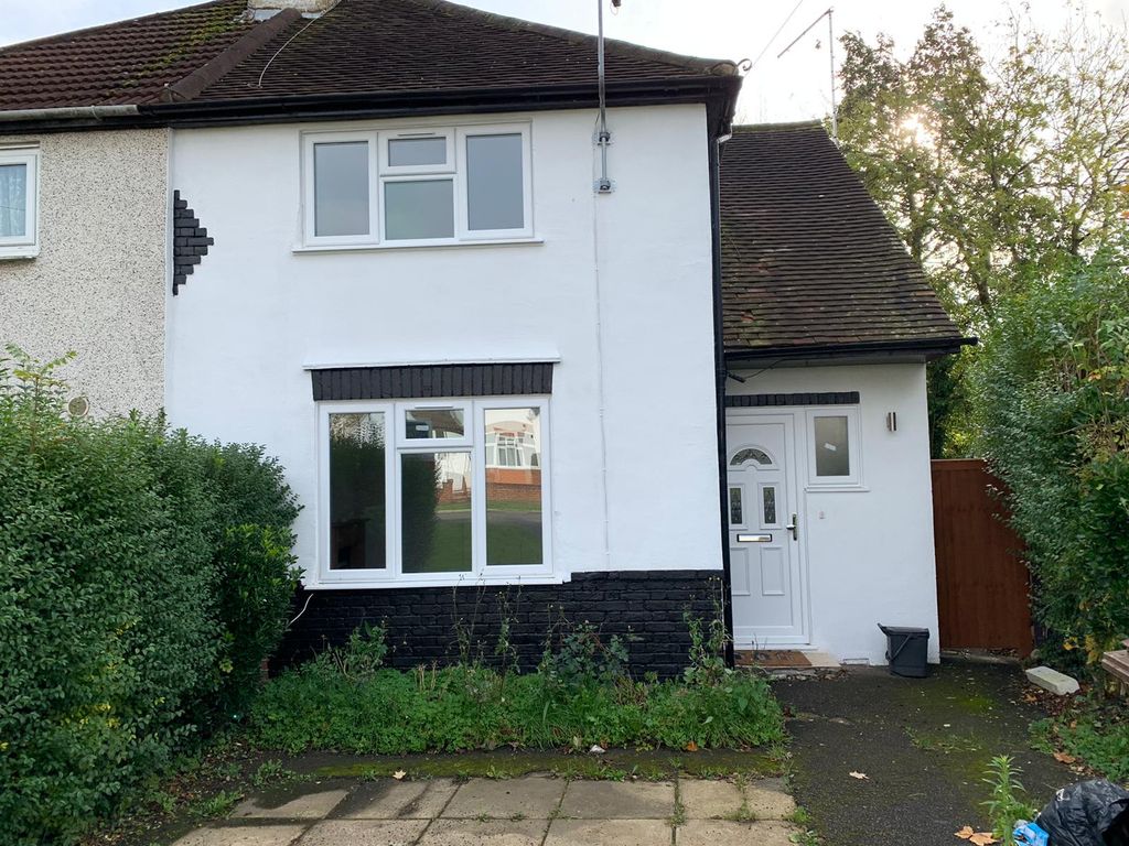 3 bed semidetached house to rent in Greenway, Pinner HA5, £2,100 pcm