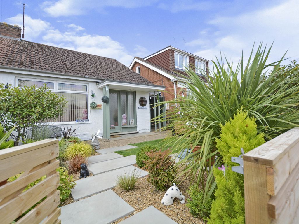 2 bed bungalow for sale in Holmwood Close, Northampton NN5 Zoopla