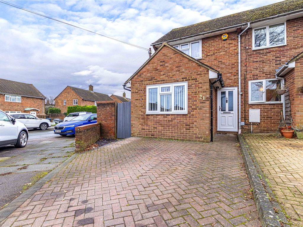 2 bed end terrace house for sale in Pulleys Lane, Hemel Hempstead