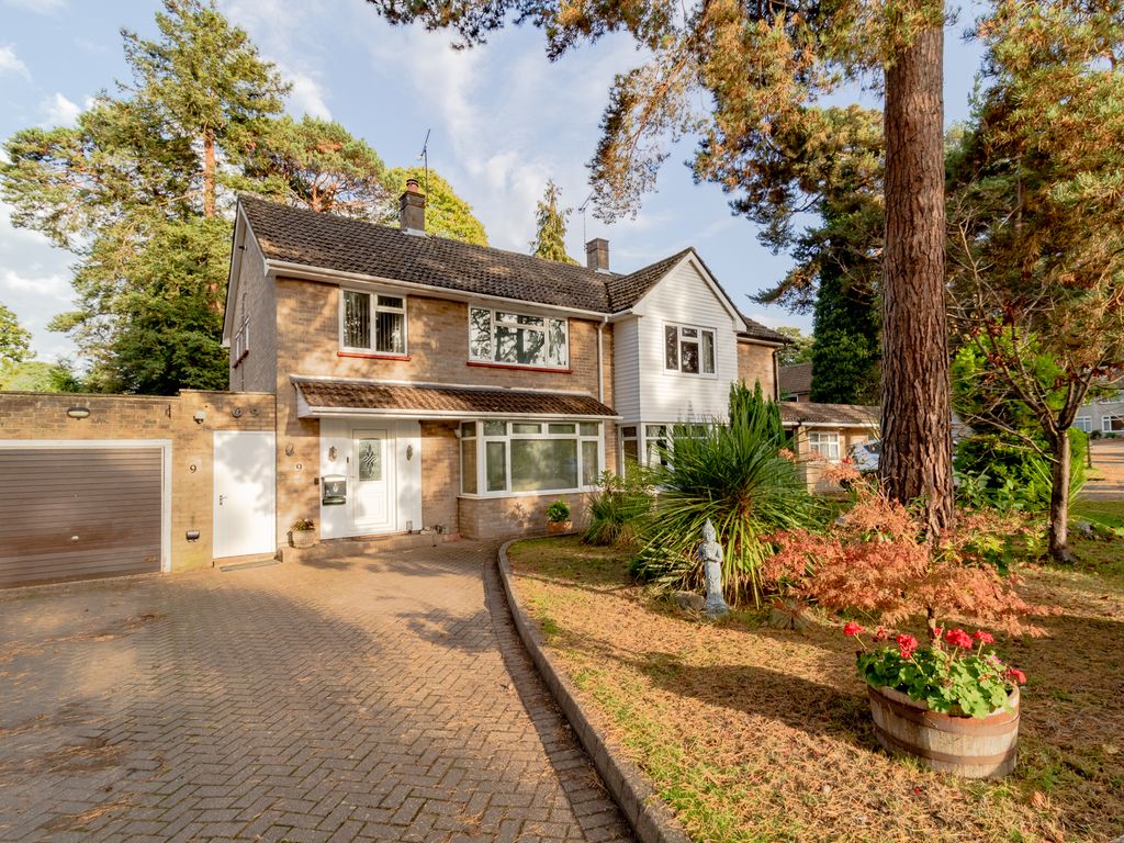3 bed semidetached house for sale in Pankhurst Drive, Bracknell