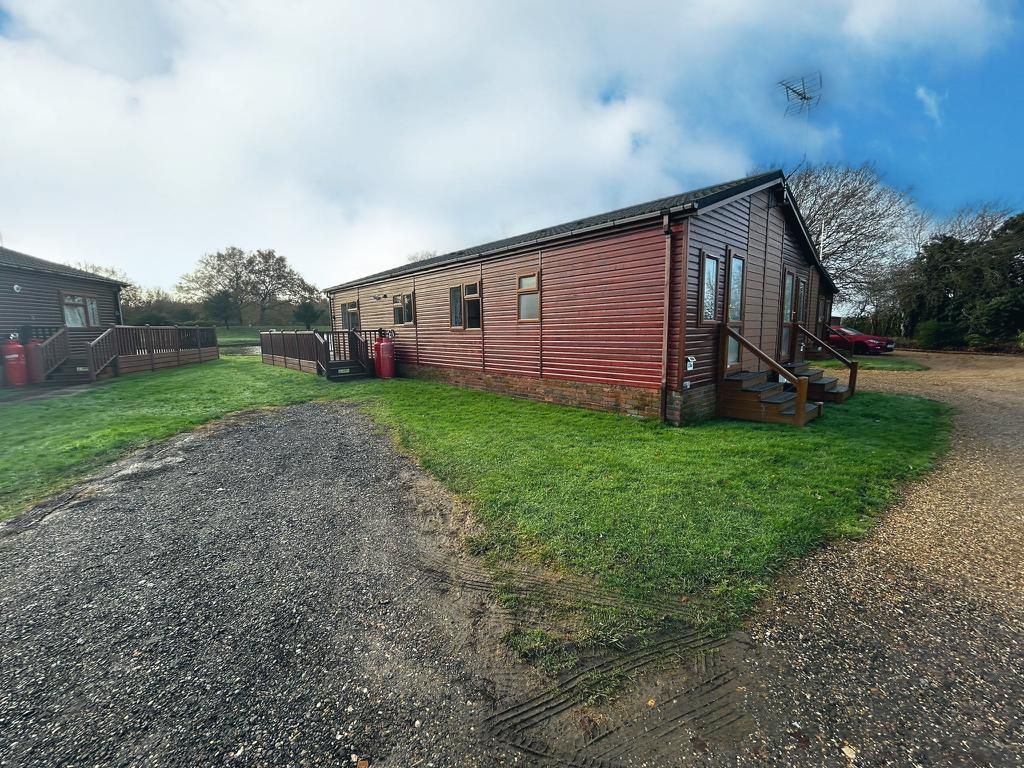 2 bed mobile/park home for sale in Dereham Road, Yaxham, Dereham NR19