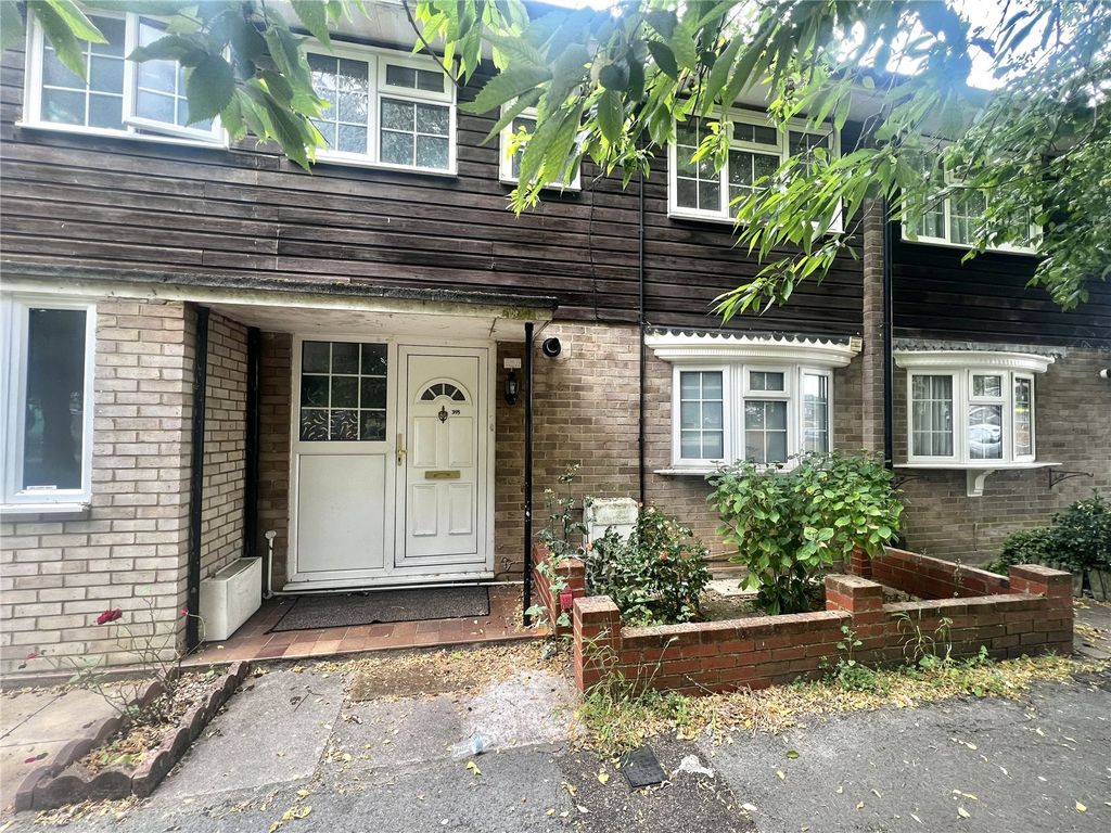 2 bed terraced house to rent in Croxley View, Watford, Hertfordshire WD18, £1,800 pcm Zoopla