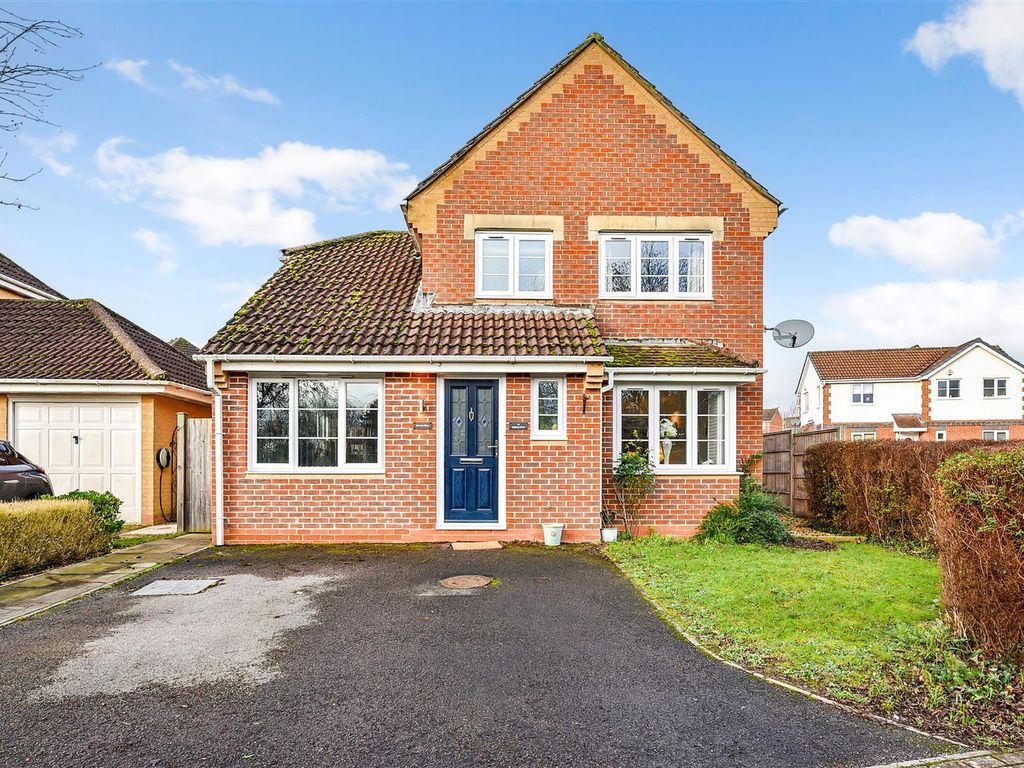 3 bed detached house for sale in Holland Drive, Andover SP10, £425,000 Zoopla
