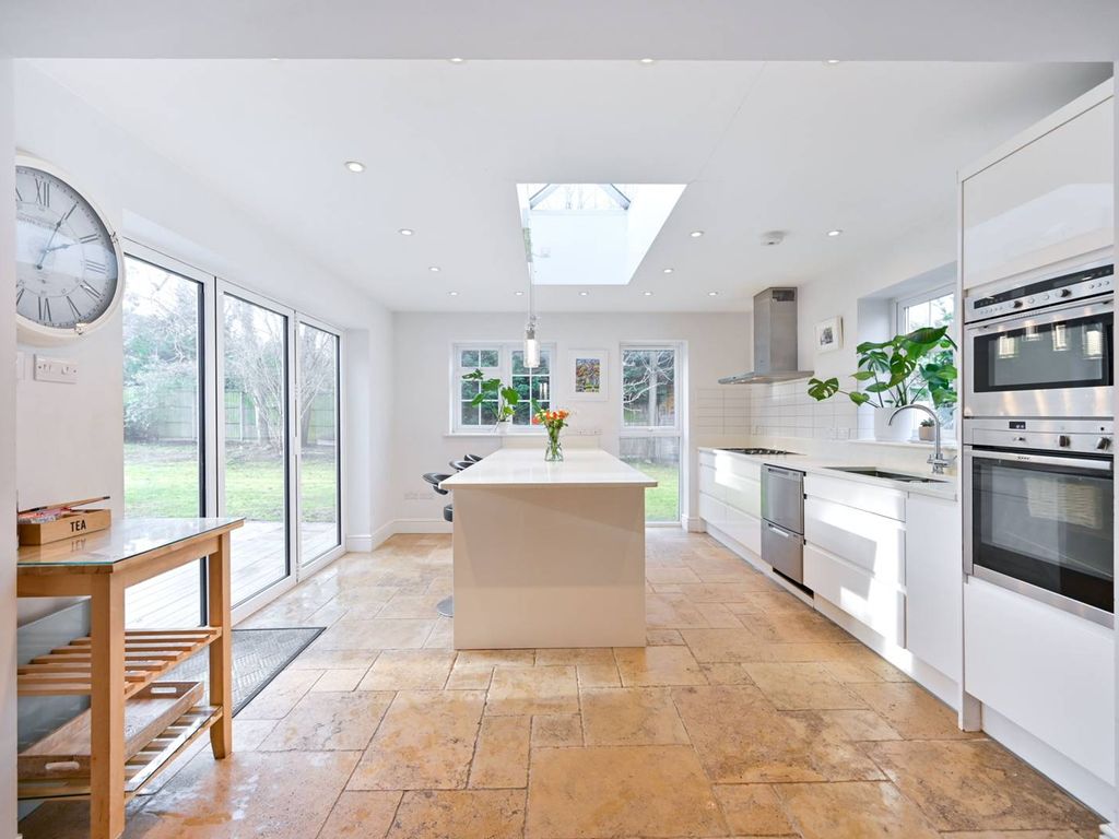 5 bed detached house for sale in Illingworth, Windsor SL4, £1,500,000