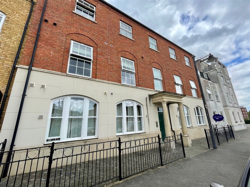 1 bed flat for sale in West Court, Rumbush Lane, Dickens Heath B90 Zoopla