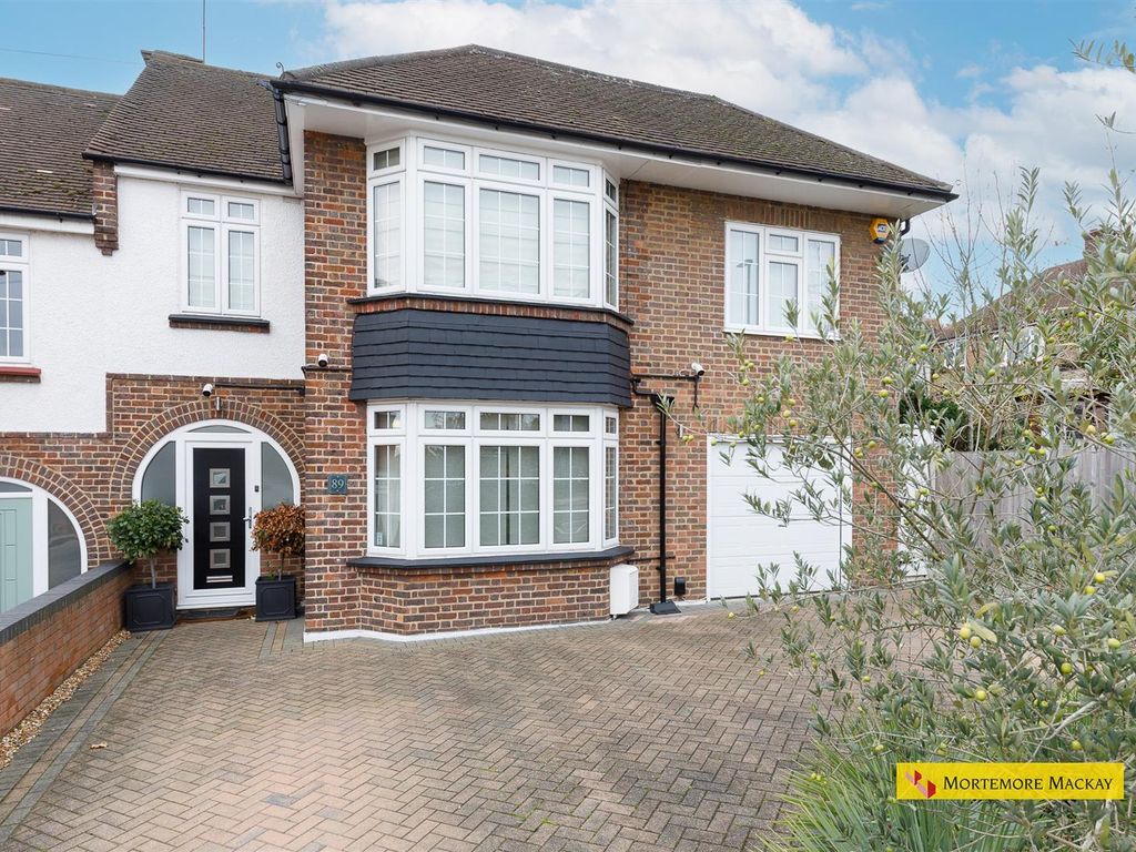 4 bed semidetached house for sale in Oakwood Crescent, London N21, £