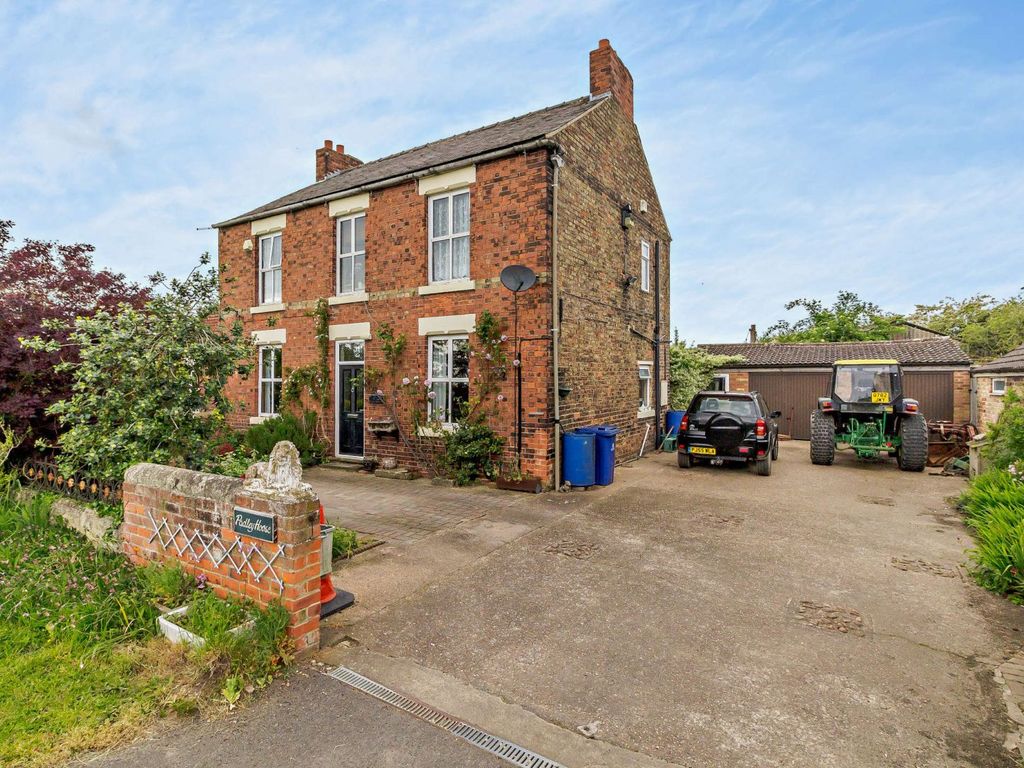 6 bed detached house for sale in Hawkehouse Green, Moss, Doncaster DN6