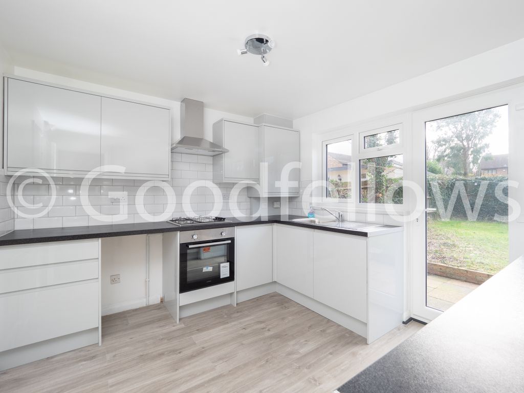 4 bed detached house to rent in Claydon Drive, Croydon, Beddington CR0