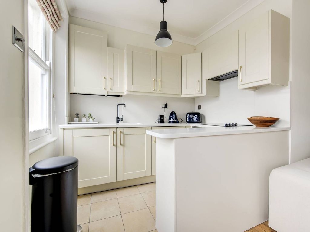 1 bed flat for sale in Barons Court Road, Barons Court, London W14, £520,000 Zoopla