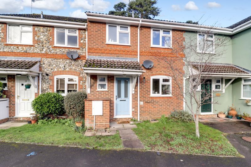 3 bed terraced house for sale in Corbett Drive, Lightwater GU18 Zoopla