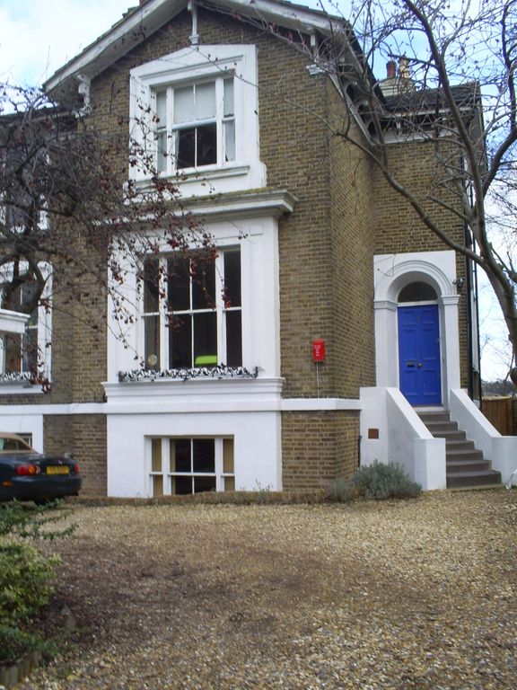 2 bed flat to rent in The Waldrons, Croydon CR0, £1,495 pcm Zoopla
