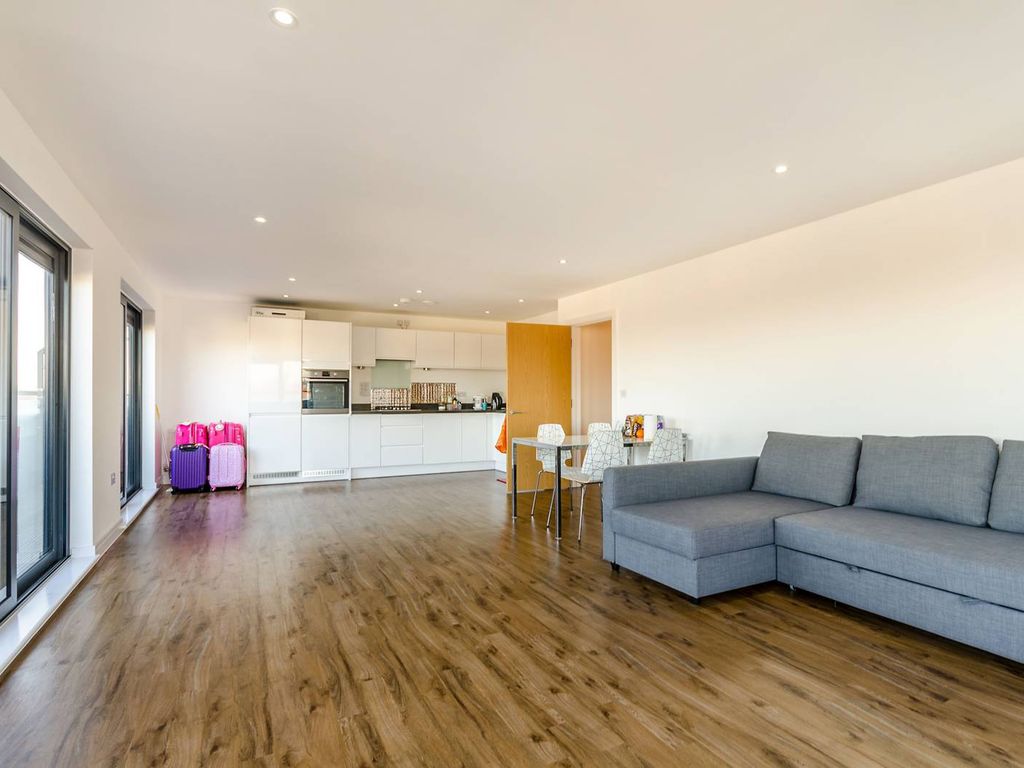 2 bed flat to rent in Ewell Road, Surbiton KT6, £2,000 pcm Zoopla