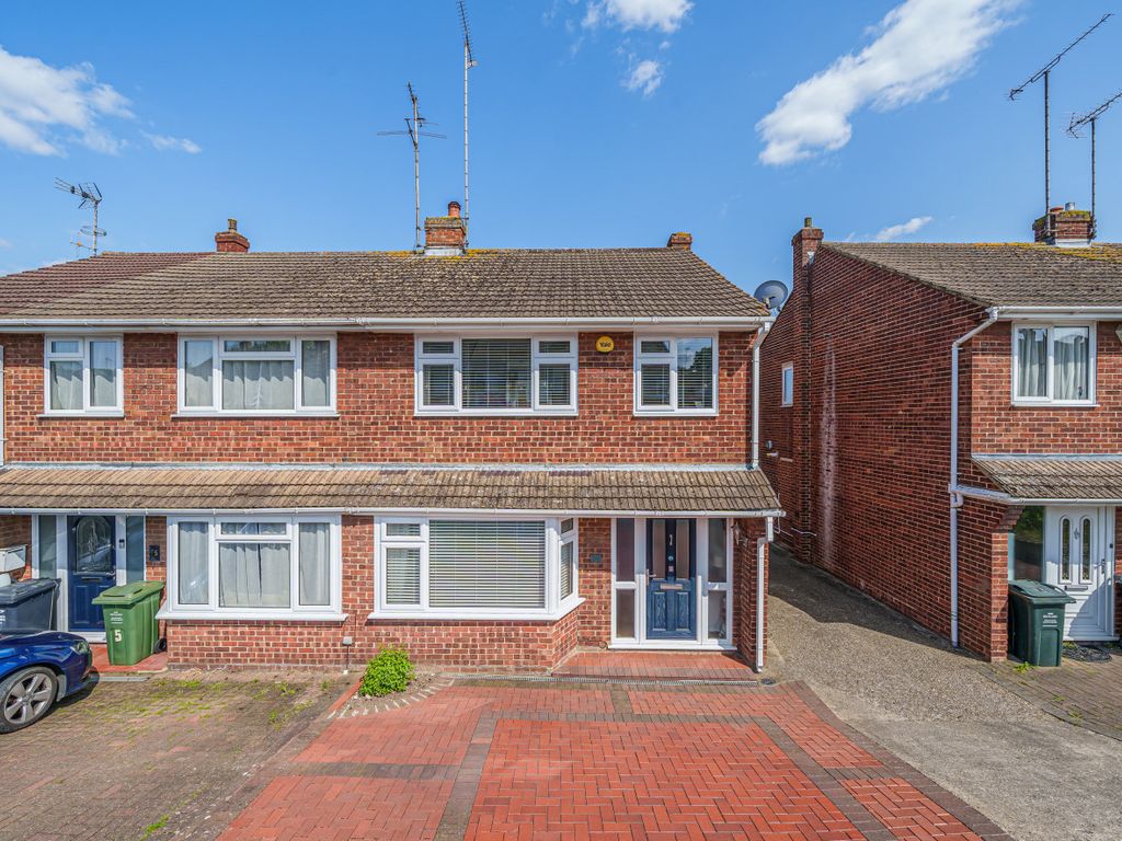 4 bed semidetached house for sale in Cedar Drive, Sutton At Hone, Dartford DA4 Zoopla